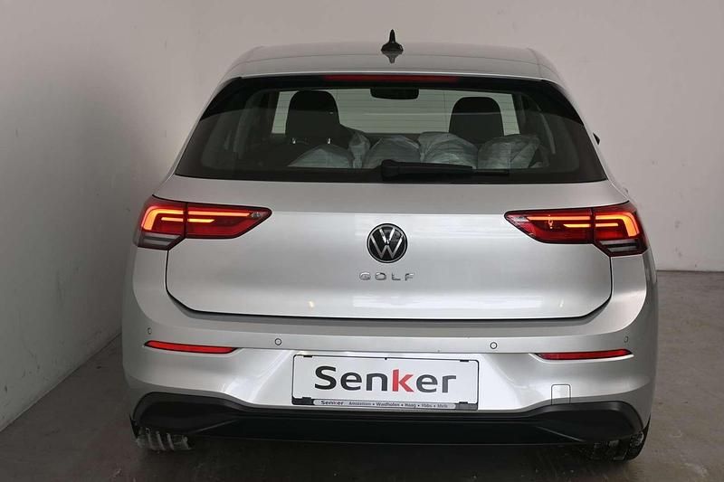 Gebraucht VW Golf VIII 116 PS (85 kW) 2021 Silber Limousine