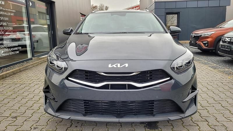 Neu Kia Ceed Sportswagon 140 PS (102 kW) 2025 Schwarz Kombi