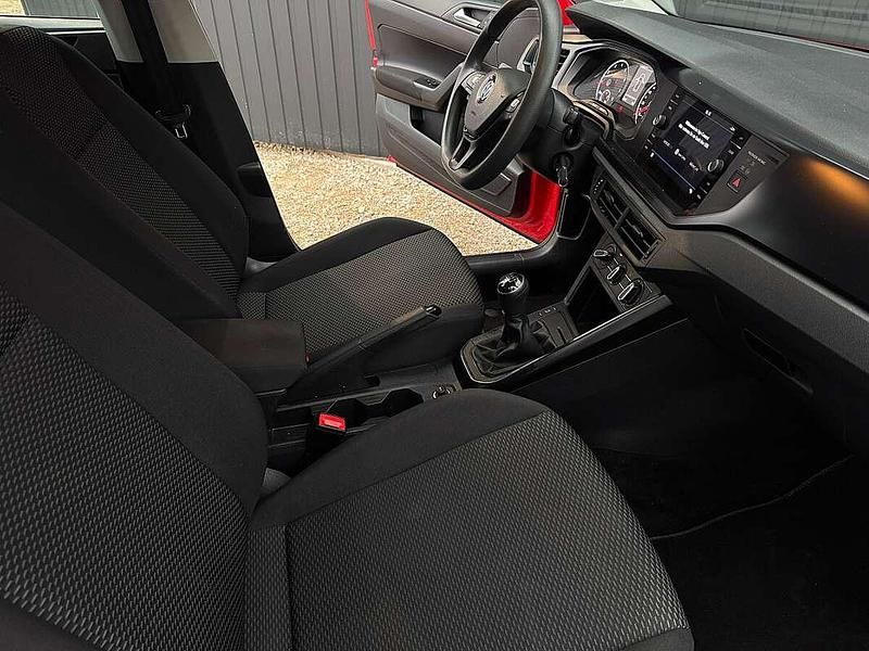 Gebraucht VW Polo 65 PS (47 kW) 2018 Rot Limousine
