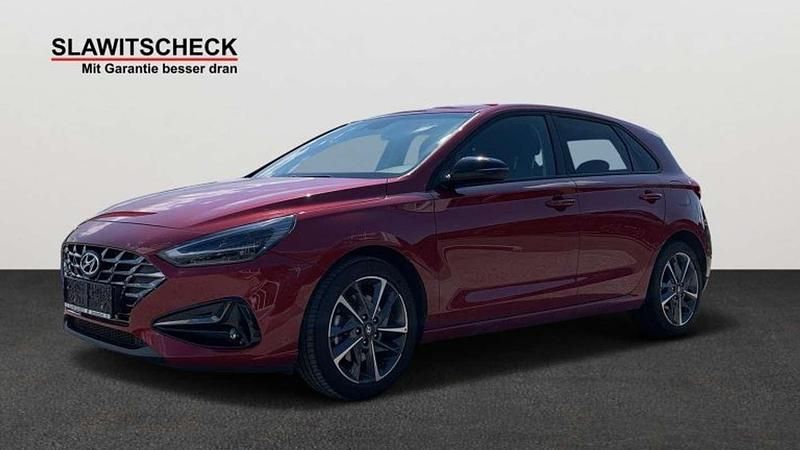 Gebraucht Hyundai i30 120 PS (88 kW) 2022 Rot Limousine