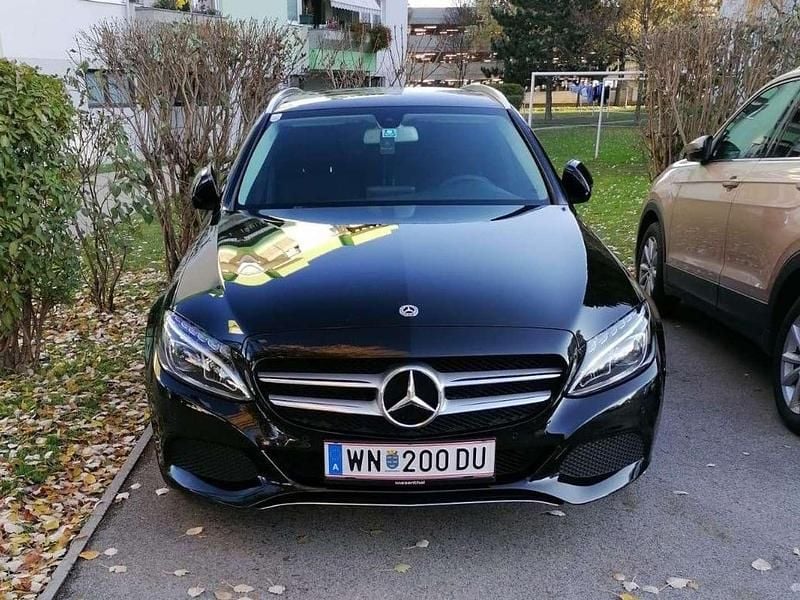 Schwarz Gebraucht 2017 Mercedes C200 Avantgarde Kombi | € 18.000 (Guter Preis) - Bild 1/4