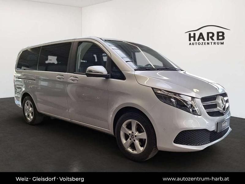 Gebraucht Mercedes V220 163 PS (119 kW) 2023 Silber Van / Kleinbus
