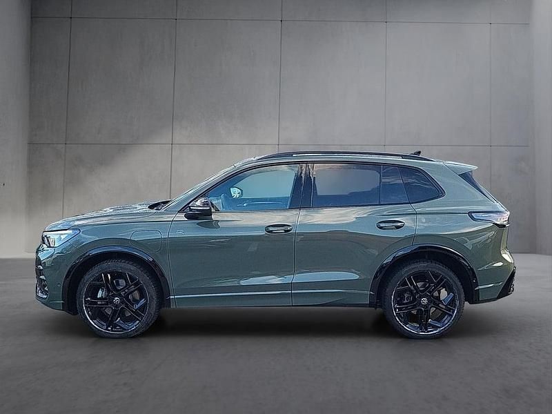 Neu VW Tiguan Sport 204 PS (150 kW) 2025 Mittelgrün metallic SUV