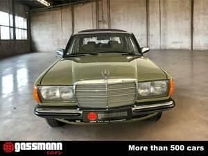 Gebraucht Mercedes 200 109 PS (80 kW) 1983 Grün Limousine