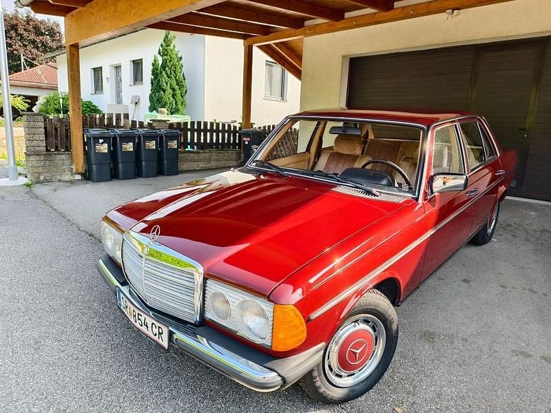 Gebraucht Mercedes 200 60 PS (44 kW) 1982 Rot Limousine