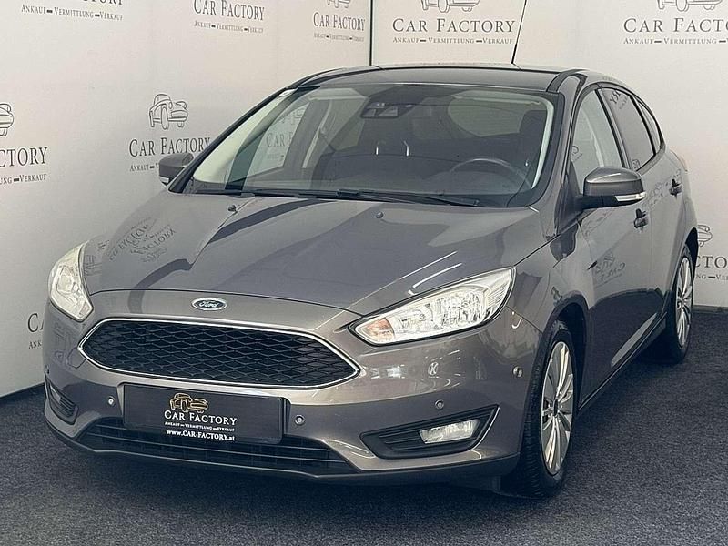 Grau Gebraucht 2015 Ford Focus Trend Limousine | € 8.490 (Fairer Preis) - Bild 1/4