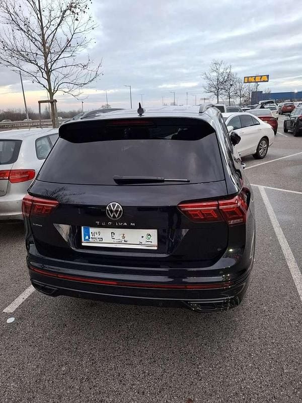 Gebraucht VW Tiguan Allspace R-line 150 PS (110 kW) 2023 Schwarz SUV