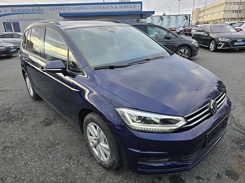 Blau Gebraucht 2022 VW Touran Comfortline Van / Kleinbus | € 26.890 (Etwas zu teuer) - Bild 1/4