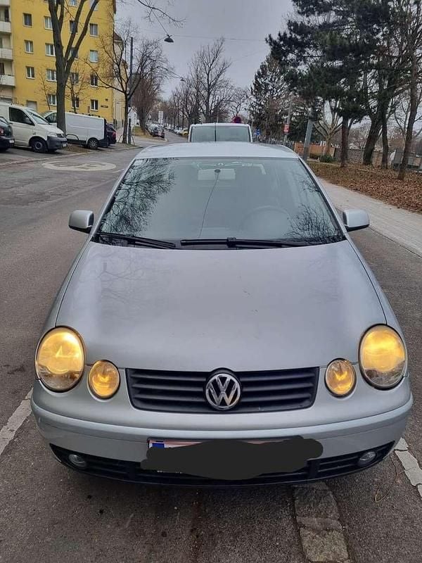 Grau Gebraucht 2002 VW Polo Limousine | € 2.000 (Fairer Preis) - Bild 1/4