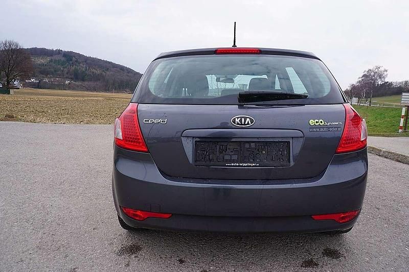 Gebraucht Kia Ceed 90 PS (66 kW) 2012 Grau Kleinwagen