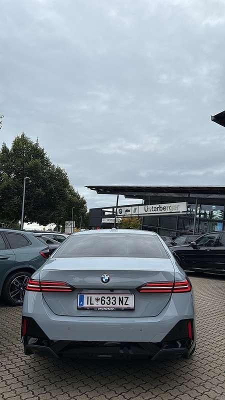 Gebraucht BMW 520 M Sport 208 PS (152 kW) 2024 Grau Limousine