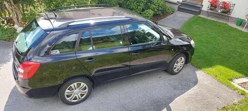 Schwarz Gebraucht 2010 Skoda Fabia Ambiente Kombi | € 2.300 (Fairer Preis) - Bild 1/4