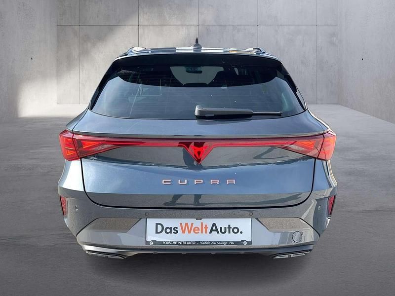 Neu Cupra Leon 150 PS (110 kW) 2025 Grau Limousine