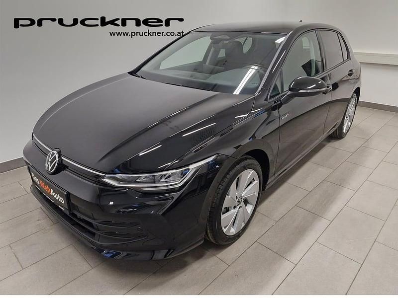 Neu VW Golf VIII 115 PS (84 kW) 2026 Schwarz  metallic