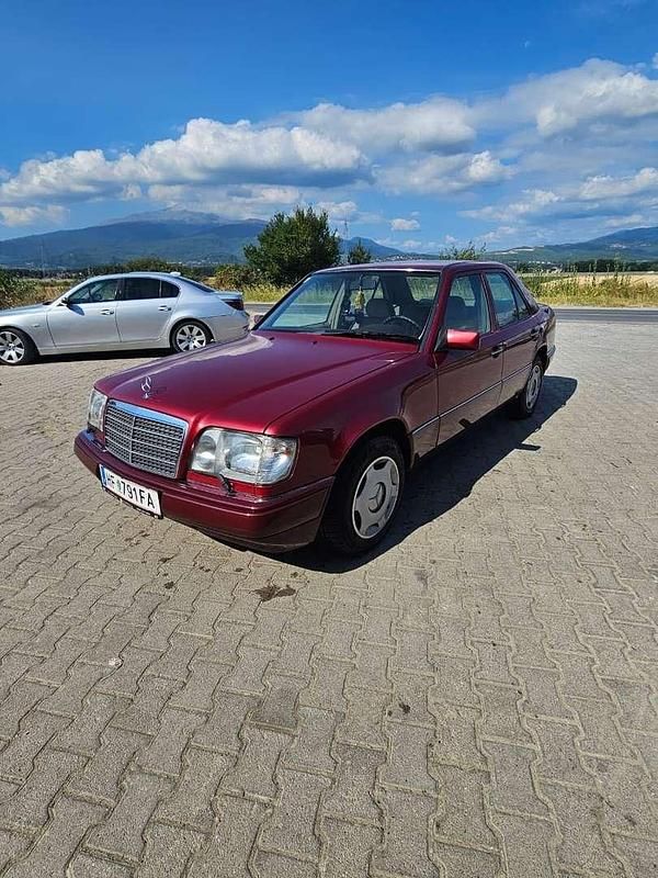 Gebraucht Mercedes E300 147 PS (108 kW) 1994 Rot Limousine