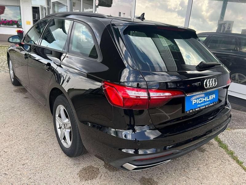 Gebraucht Audi A4 Basis 163 PS (119 kW) 2023 Schwarz Kombi
