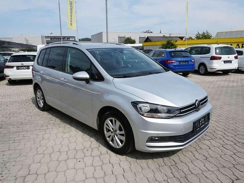 Gebraucht VW Touran Comfortline 122 PS (89 kW) 2022 Silber Van / Kleinbus