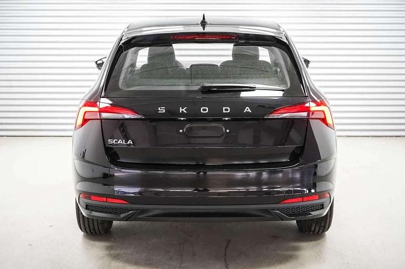 Neu Skoda Scala Selection 116 PS (85 kW) 2025 Schwarz Kleinwagen