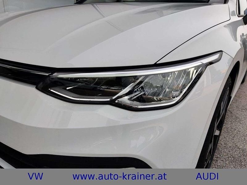 Gebraucht VW Golf VIII Life 110 PS (80 kW) 2024 Weiß Kombi