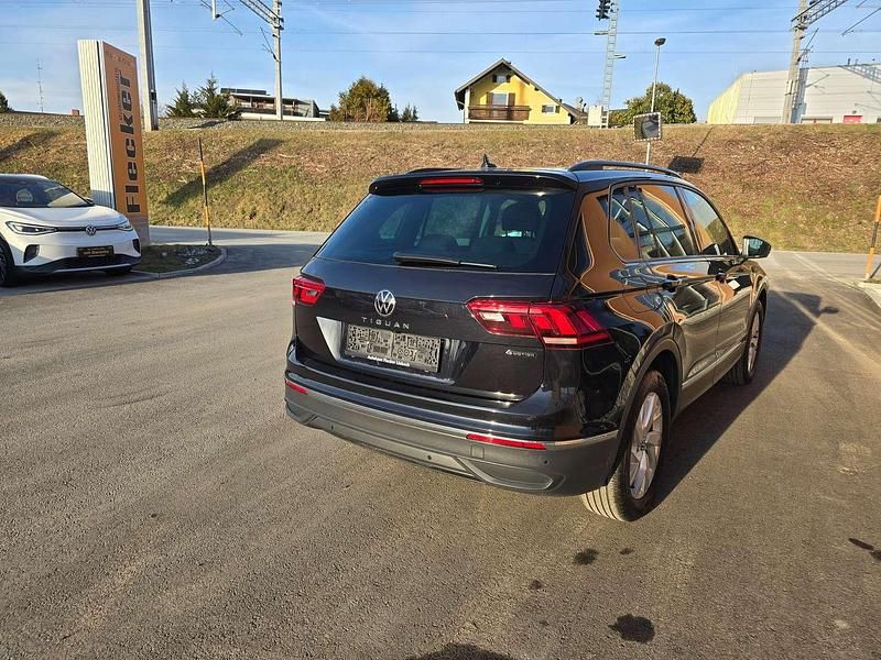Gebraucht VW Tiguan Life 200 PS (147 kW) 2021 Schwarz SUV