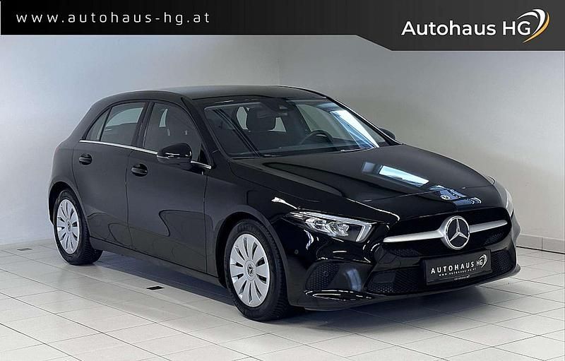 Schwarz Gebraucht 2020 Mercedes A160 Limousine | € 19.990 (Guter Preis) - Bild 1/4