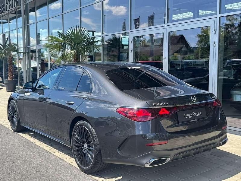 Gebraucht Mercedes E220 197 PS (144 kW) 2025 Grau Limousine