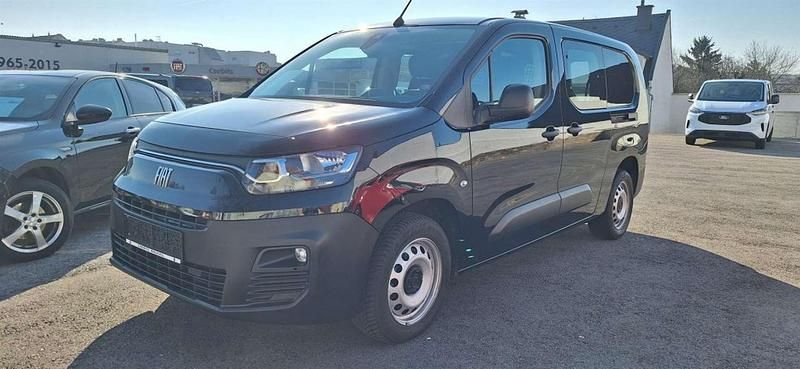 Gebraucht Fiat Doblò S 129 PS (94 kW) 2023 Schwarz Van / Kleinbus