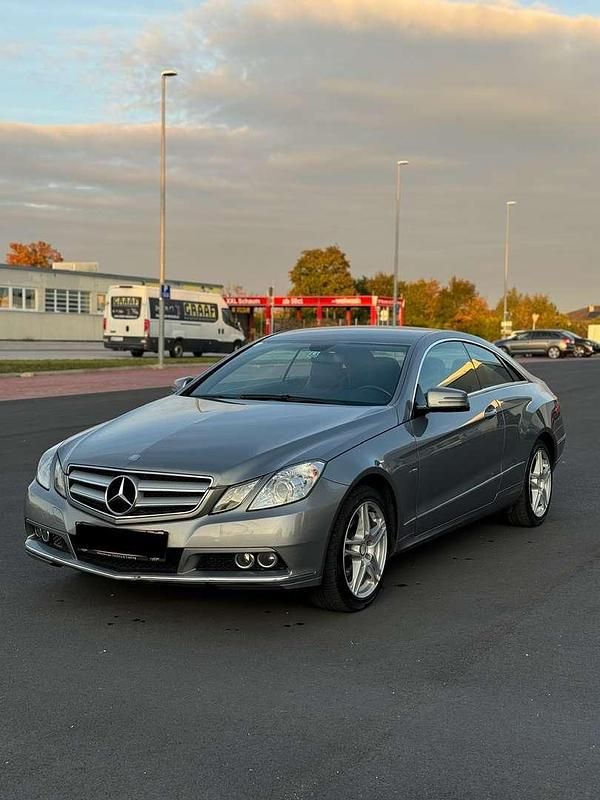 Gebraucht 2010 Mercedes E200 Coupé | € 10.000 (Fairer Preis) - Bild 1/4