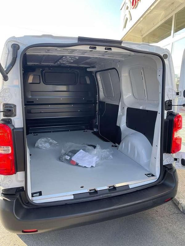 Gebraucht Citroën Jumpy 120 PS (88 kW) 2024 Weiß Van / Kleinbus