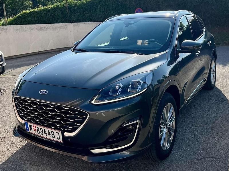 Gebraucht Ford Kuga Vignale 152 PS (111 kW) 2023 Grau SUV