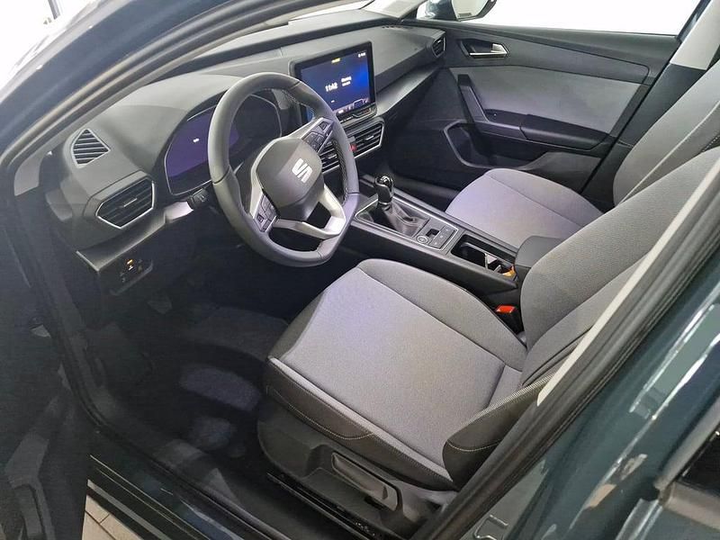 Neu Seat Leon Style 115 PS (84 kW) 2026 Dunkelblau  normal