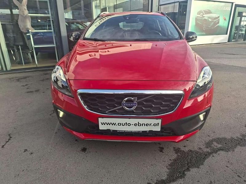 Gebraucht Volvo V40 CC Momentum 114 PS (83 kW) 2015 Mittelrot  normal Kombi