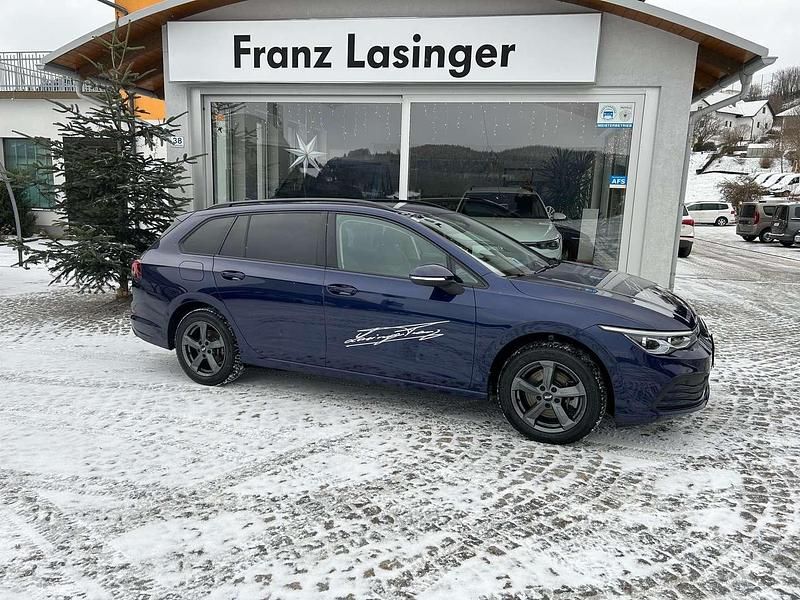 Gebraucht VW Golf VIII Life 150 PS (110 kW) 2023 Mittelblau  metallic Kombi