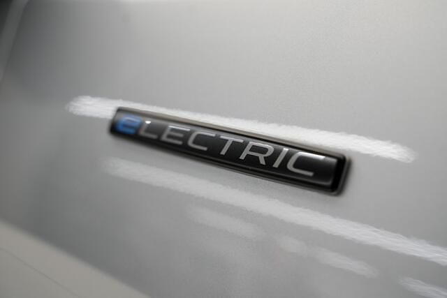 Gebraucht Mercedes e-Vito 150 kW (204 PS) 2025 Schwarz Van / Kleinbus