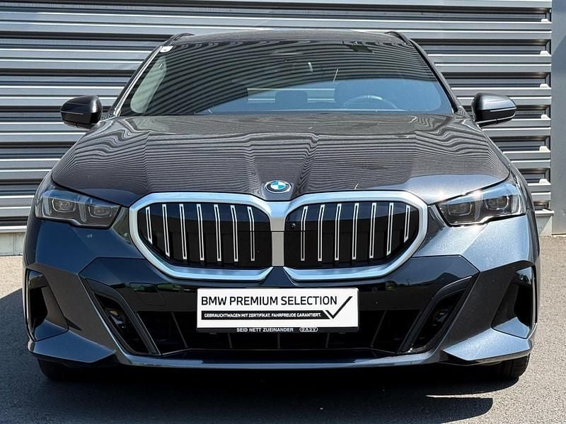 Gebraucht BMW 520 Shadowline 197 PS (144 kW) 2025 Grau Kombi