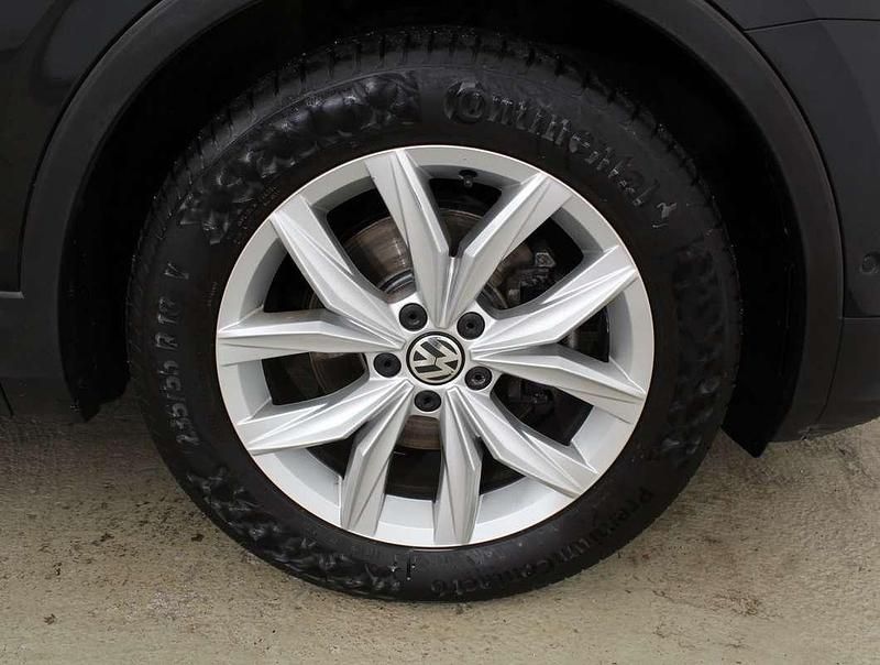 Gebraucht VW Tiguan Highline 150 PS (110 kW) 2016 Schwarz  metallicperleffektno SUV