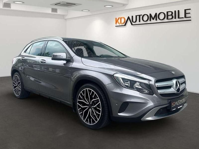 Gebraucht Mercedes GLA200 136 PS (100 kW) 2015 Grau SUV