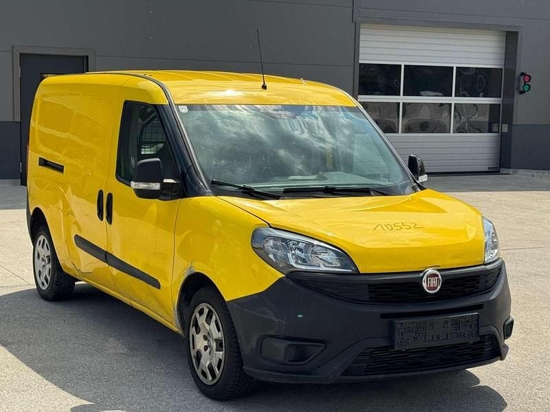 Gebraucht Fiat Doblò Basis 95 PS (69 kW) 2018 Gelb Van / Kleinbus
