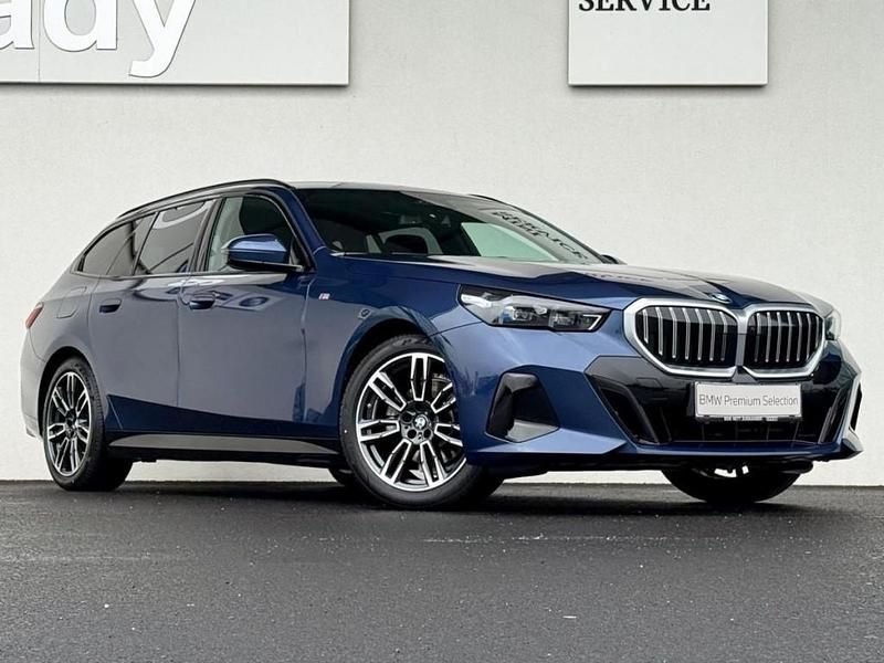 Gebraucht BMW 520 Shadowline 197 PS (144 kW) 2025 Phytonicblau Kombi