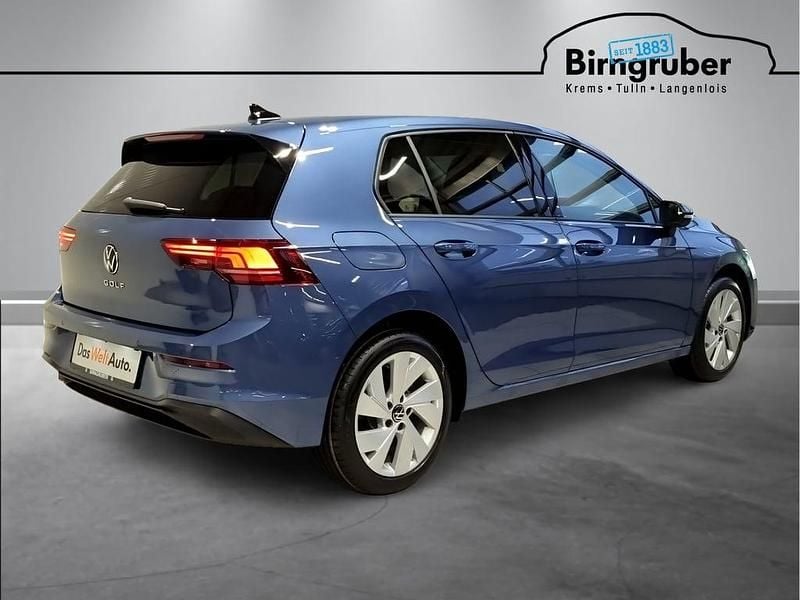 Neu VW Golf VIII 115 PS (84 kW) 2026 Mittelblau  normal