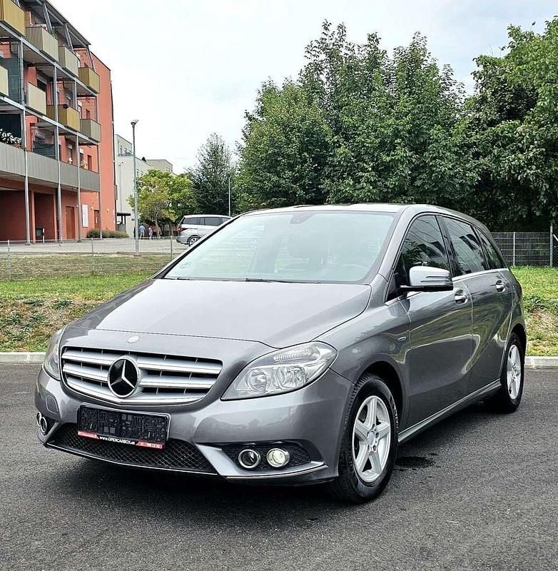 Gebraucht Mercedes B180 Edition 122 PS (89 kW) 2012 Van / Kleinbus