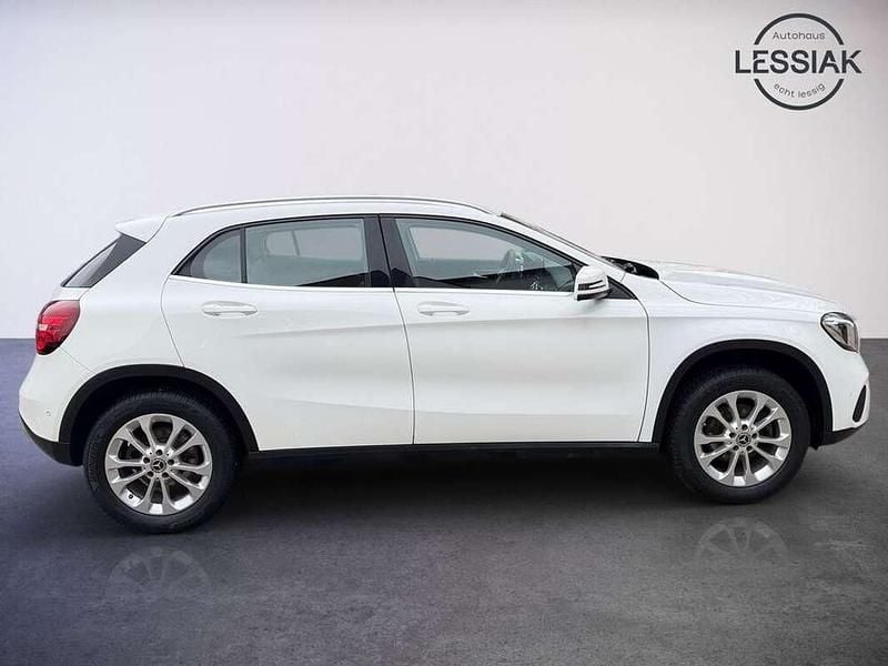 Gebraucht Mercedes GLA180 122 PS (89 kW) 2019 Weiß SUV