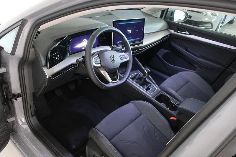 Neu VW Golf VIII 116 PS (85 kW) 2026 Mittelgrau  normal Limousine