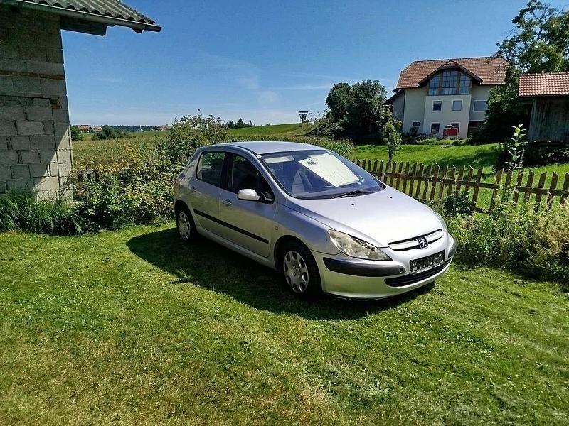 Grau Gebraucht 2003 Peugeot 307 Limousine | € 550 - Bild 1/1