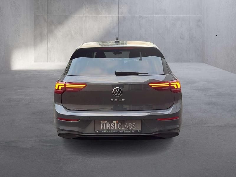 Neu VW Golf VIII 116 PS (85 kW) 2025 Grau Limousine