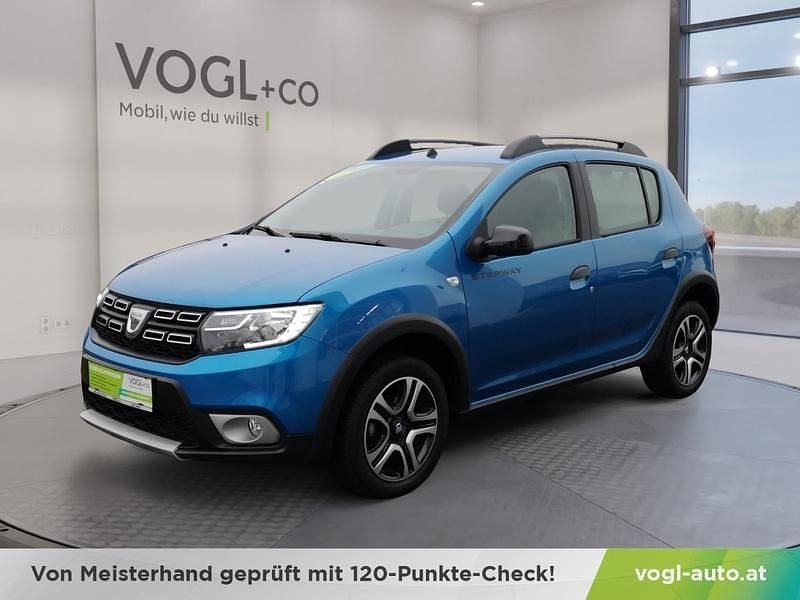 Blau Gebraucht 2020 Dacia Sandero Celebration SUV | € 11.490 (Guter Preis) - Bild 1/4