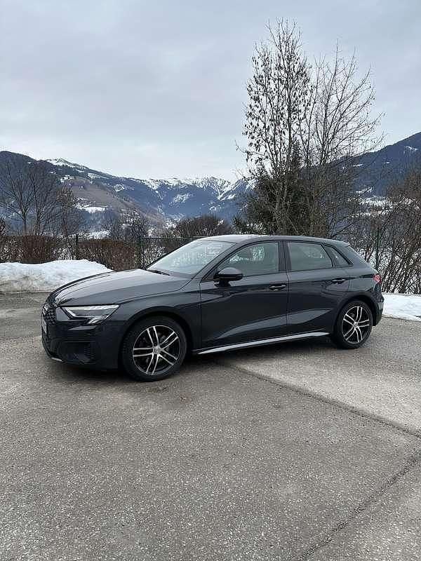 Gebraucht Audi A3 110 PS (80 kW) 2021 Grau Limousine