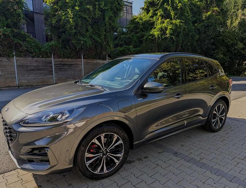Grau Gebraucht 2020 Ford Kuga ST-Line X SUV | € 25.500 (Teuer) - Bild 1/4
