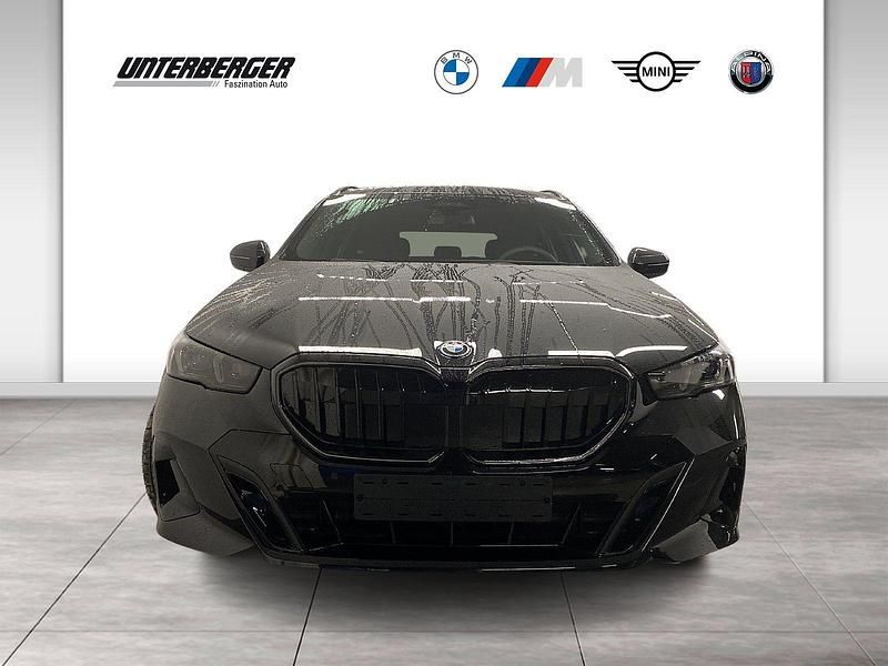 Neu BMW 550e M Sport 489 PS (359 kW) 2025 Schwarz Kombi