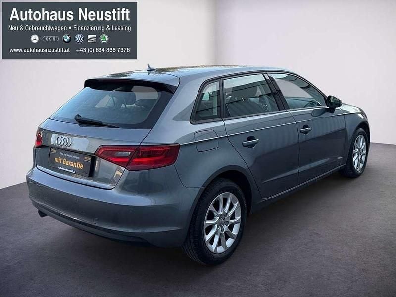 Gebraucht Audi A3 Sportback Attraction 110 PS (80 kW) 2014 Grau Kleinwagen